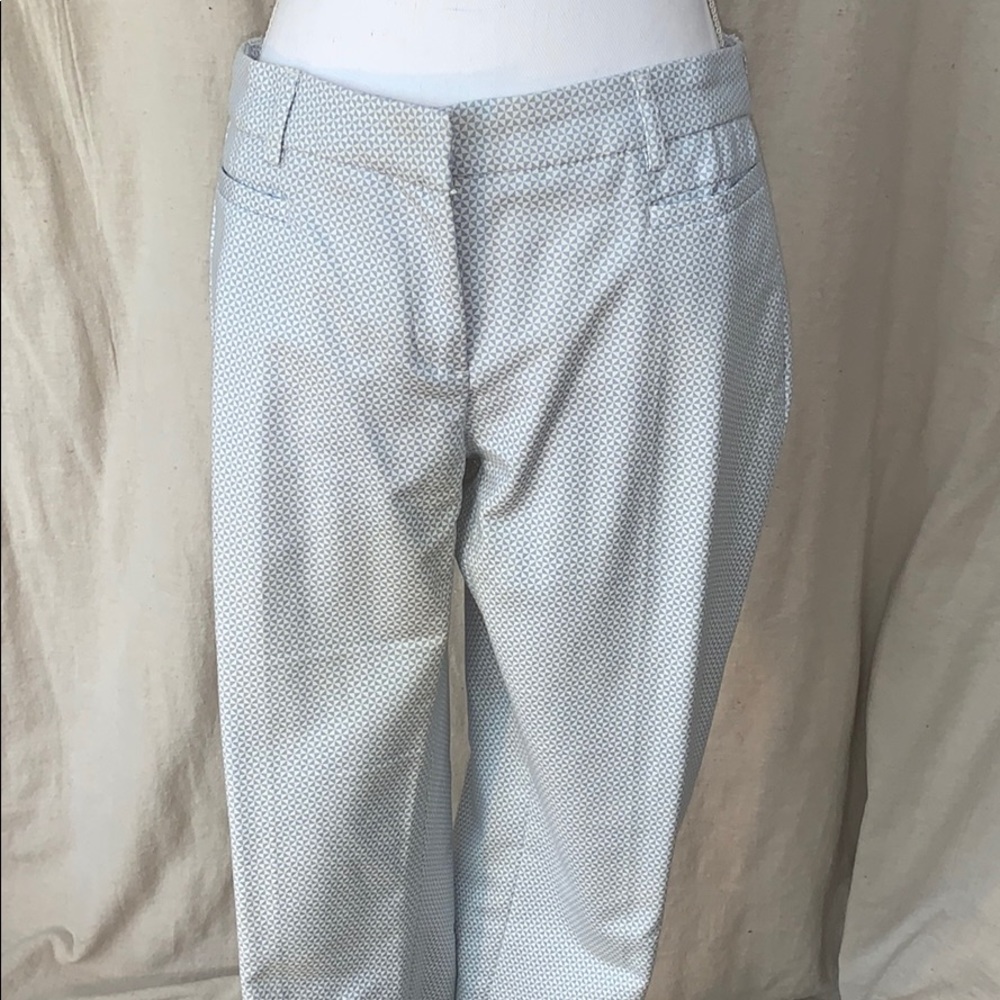 Light blue/white patterned Capris Sz 6